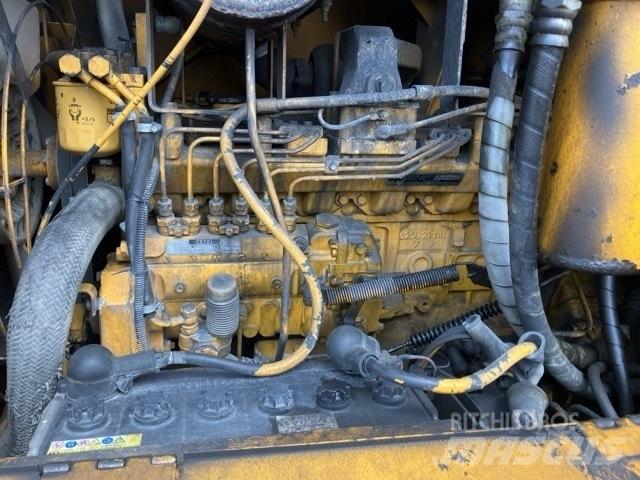 Komatsu GD 405 A-2 Graders