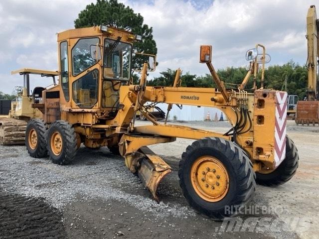 Komatsu GD 405 A-2 Graders
