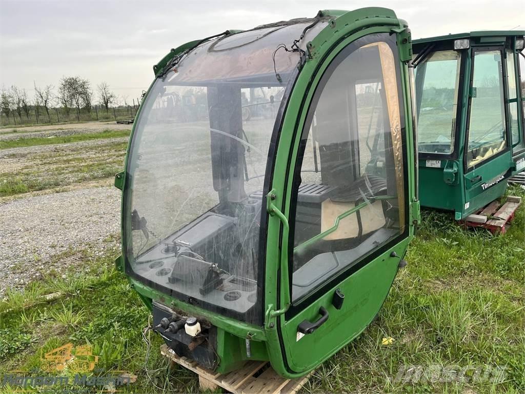 John Deere 1470E Cabine en interieur