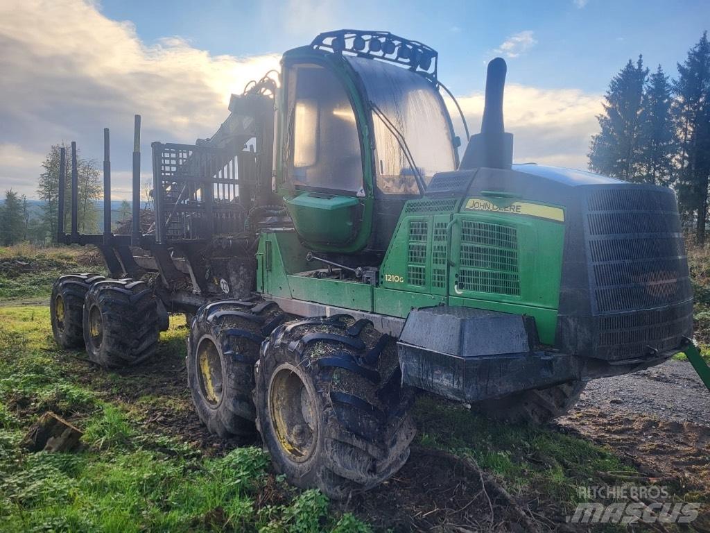 John Deere 1210 G Uitrijwagens