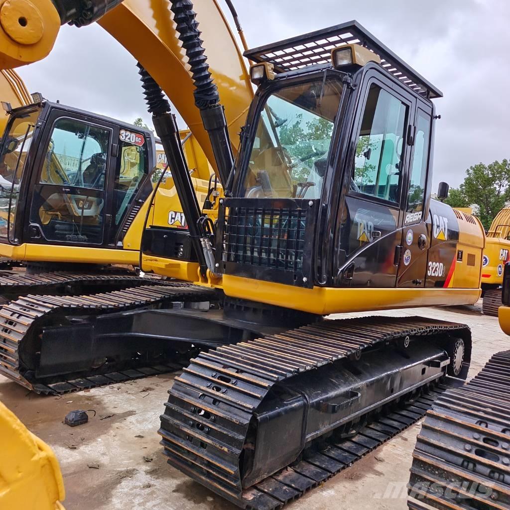 CAT 323 D Rupsgraafmachines