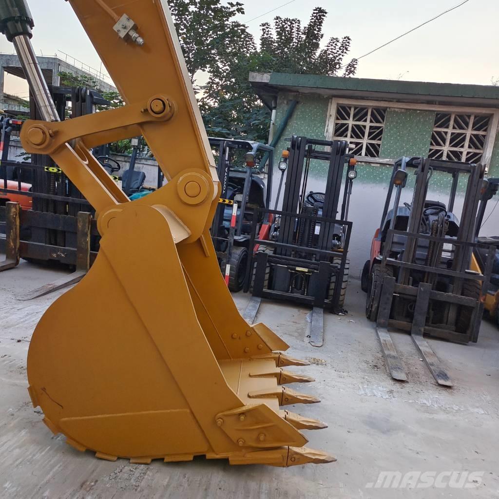 CAT 330 D 2 L Rupsgraafmachines