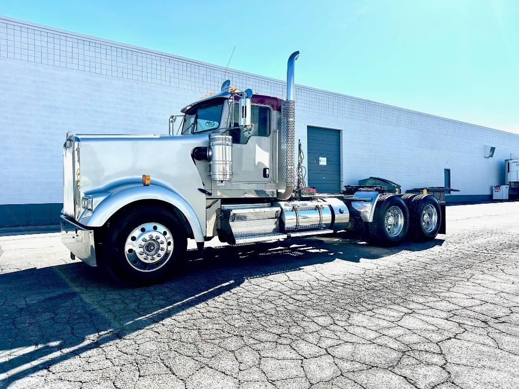 Kenworth W 900 L Trekkers
