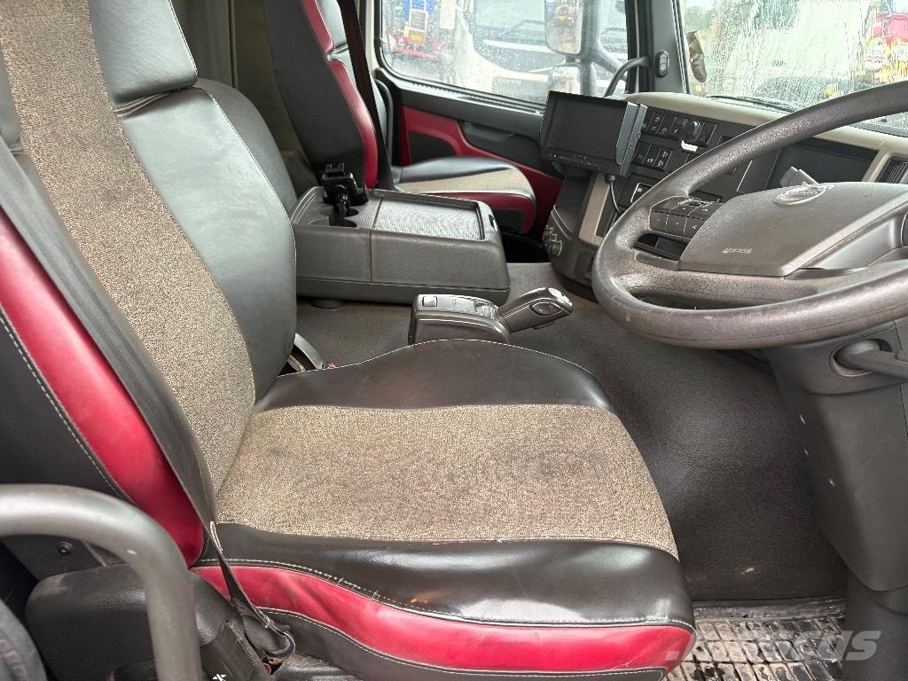 Volvo FM 450 Vlakke laadvloer met kraan