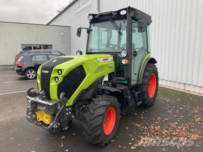 CLAAS NEXOS 240 M Tractoren