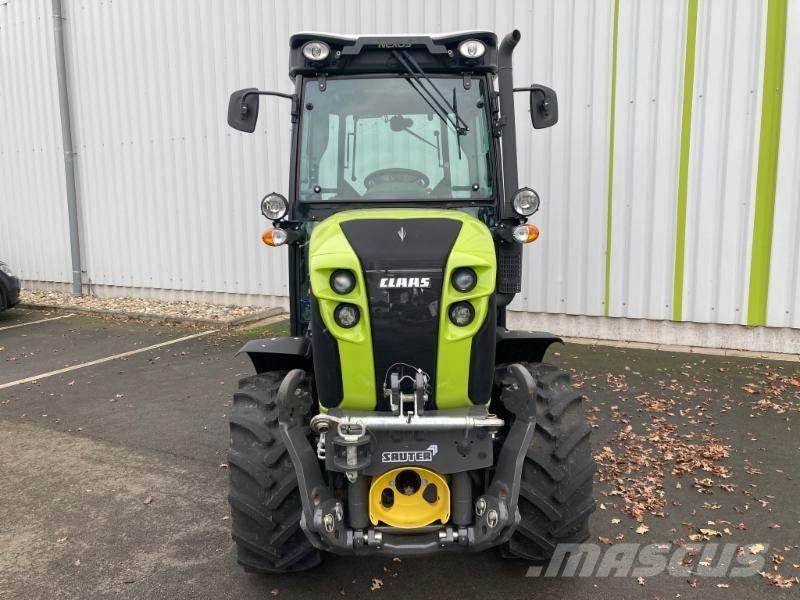 CLAAS NEXOS 240 M Tractoren