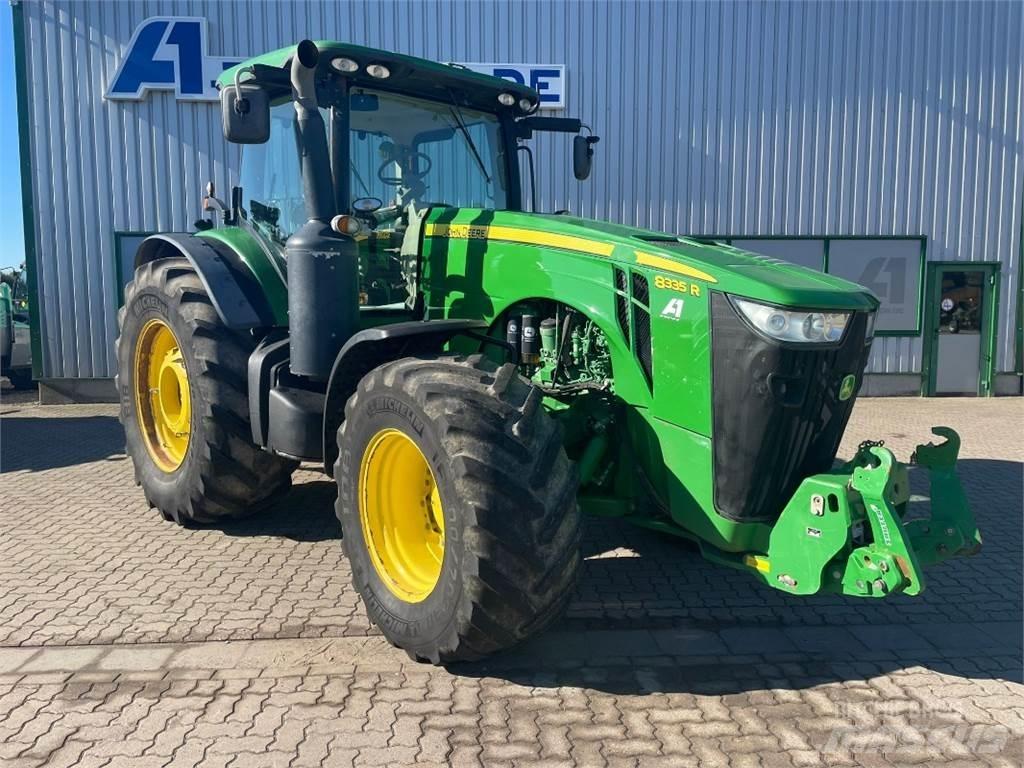 John Deere 8335R Tractoren
