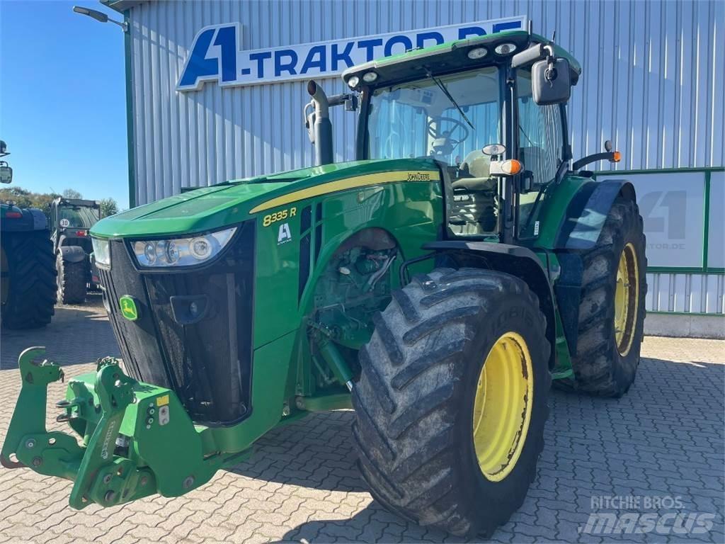 John Deere 8335R Tractoren