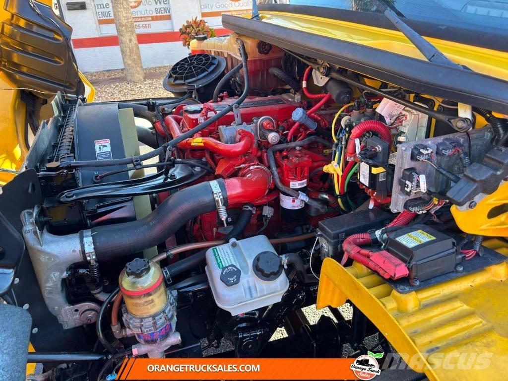 Freightliner M2 Bakwagens met gesloten opbouw