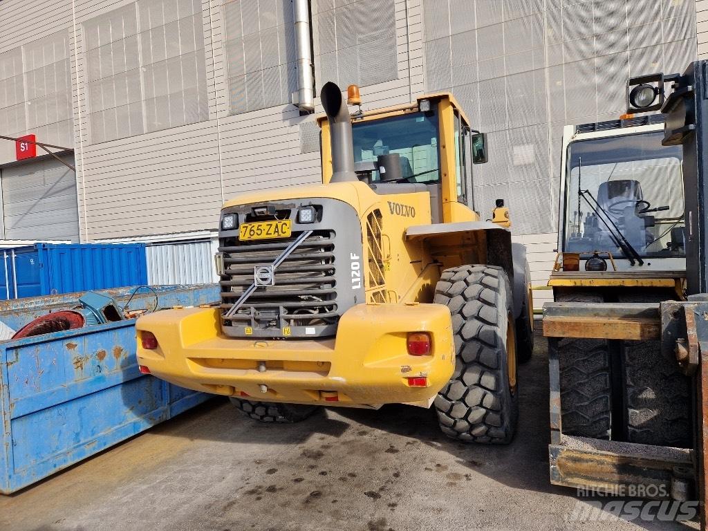 Volvo L 120 F Wielladers