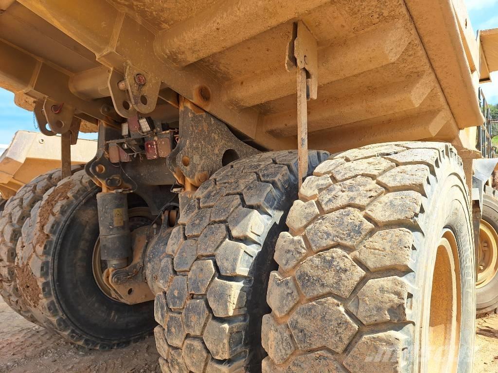 Komatsu HD605-7EO Starre dumpers