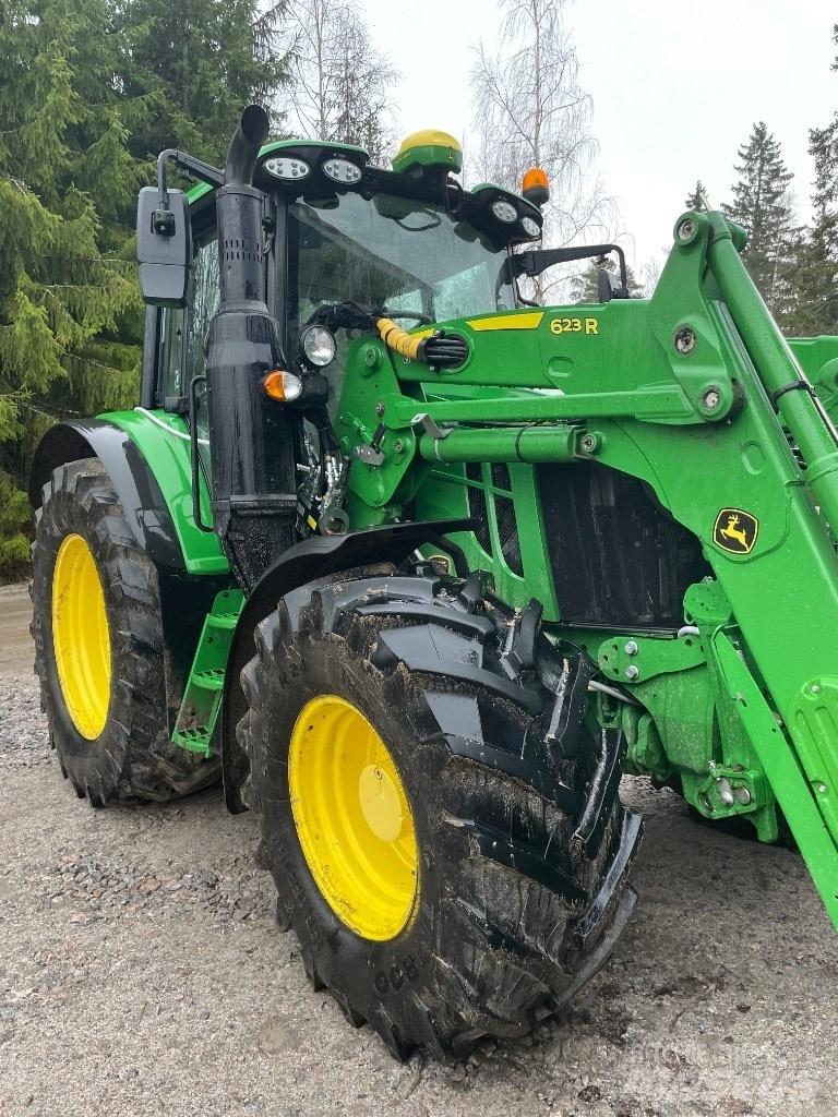 John Deere 6120 M Tractoren