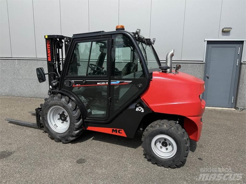 Manitou MC25-4 Vorkheftruck voor zwaar terrein