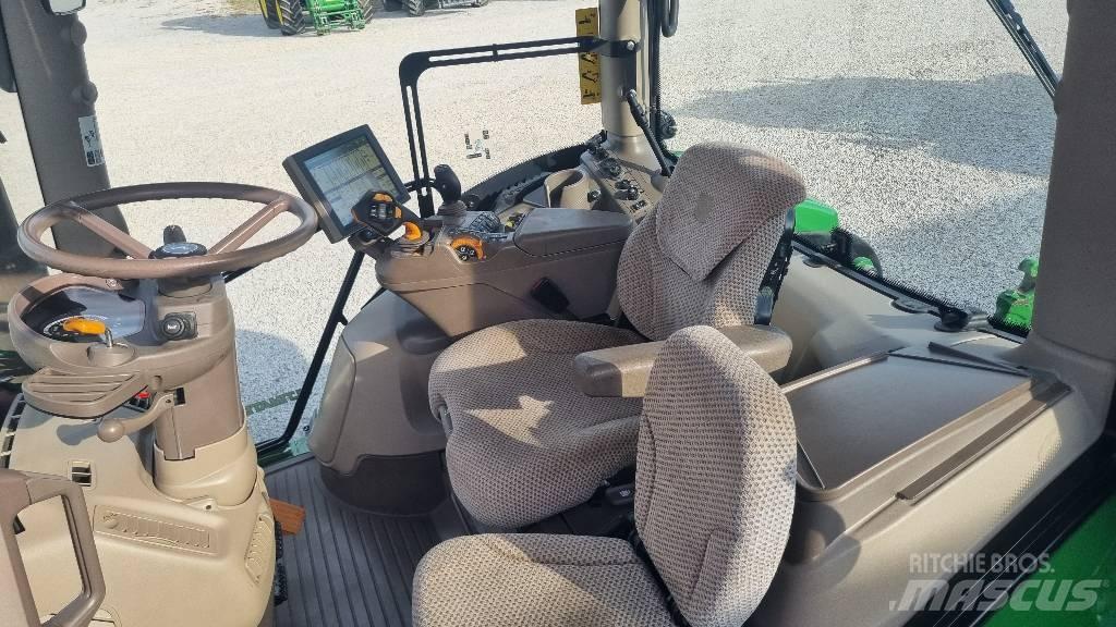 John Deere 6130R Tractoren