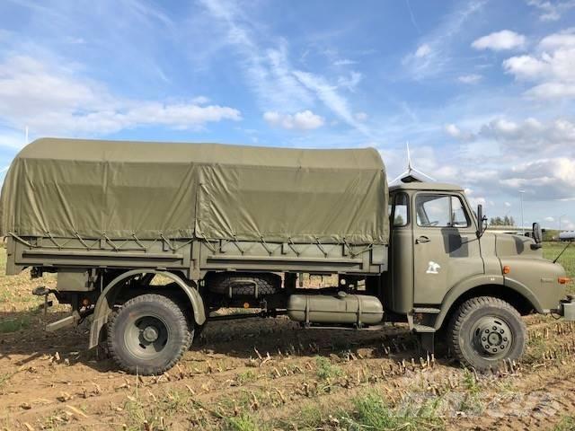 MAN 11-136 4T 4x4 Bakwagens met gesloten opbouw