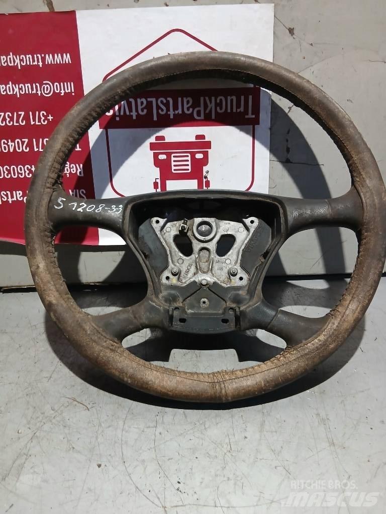 Scania P 94   1487519 Cabine en interieur