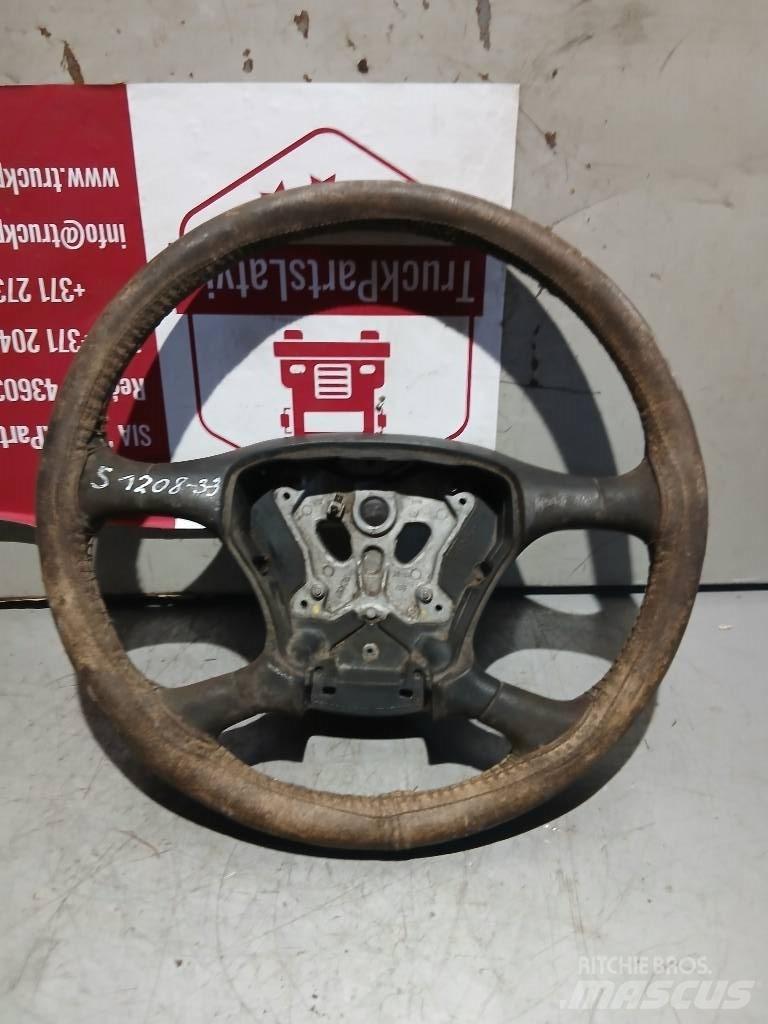 Scania P 94   1487519 Cabine en interieur