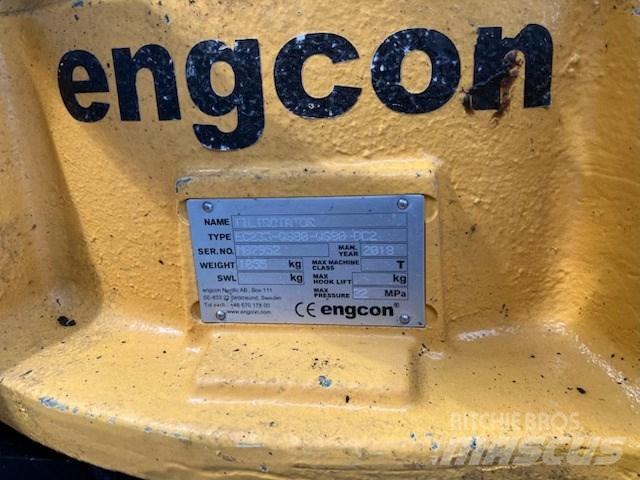 CAT 330 Rupsgraafmachines