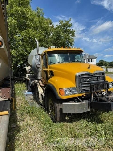 Mack CV 713 Betonpomptrucks