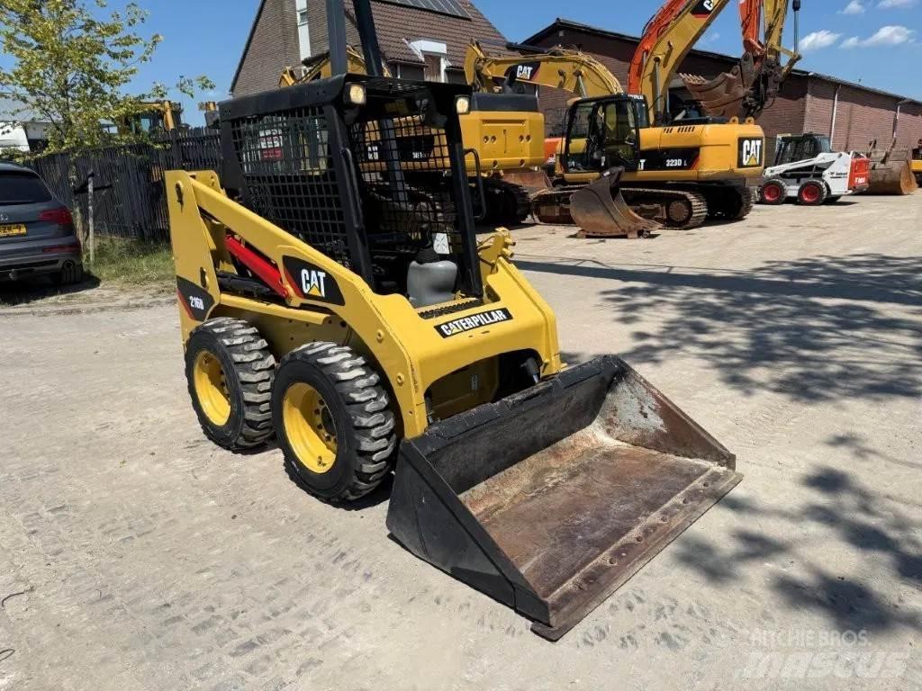 CAT 216B (226,S130) Schrankladers