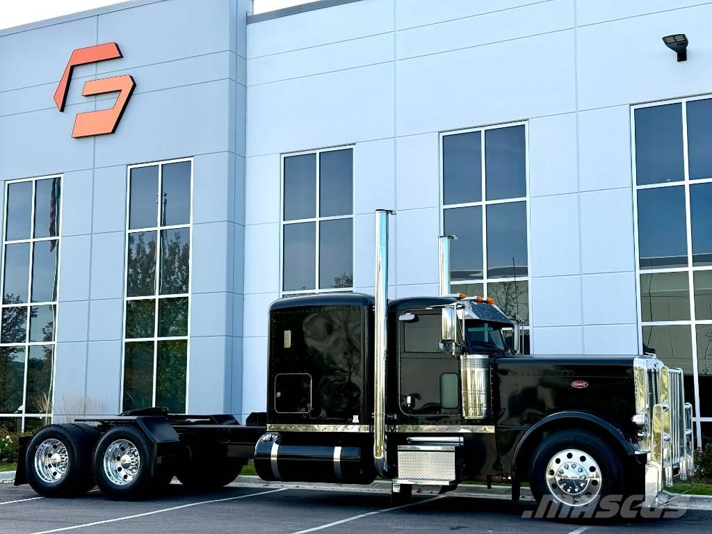 Peterbilt 389 PRIDE Trekkers