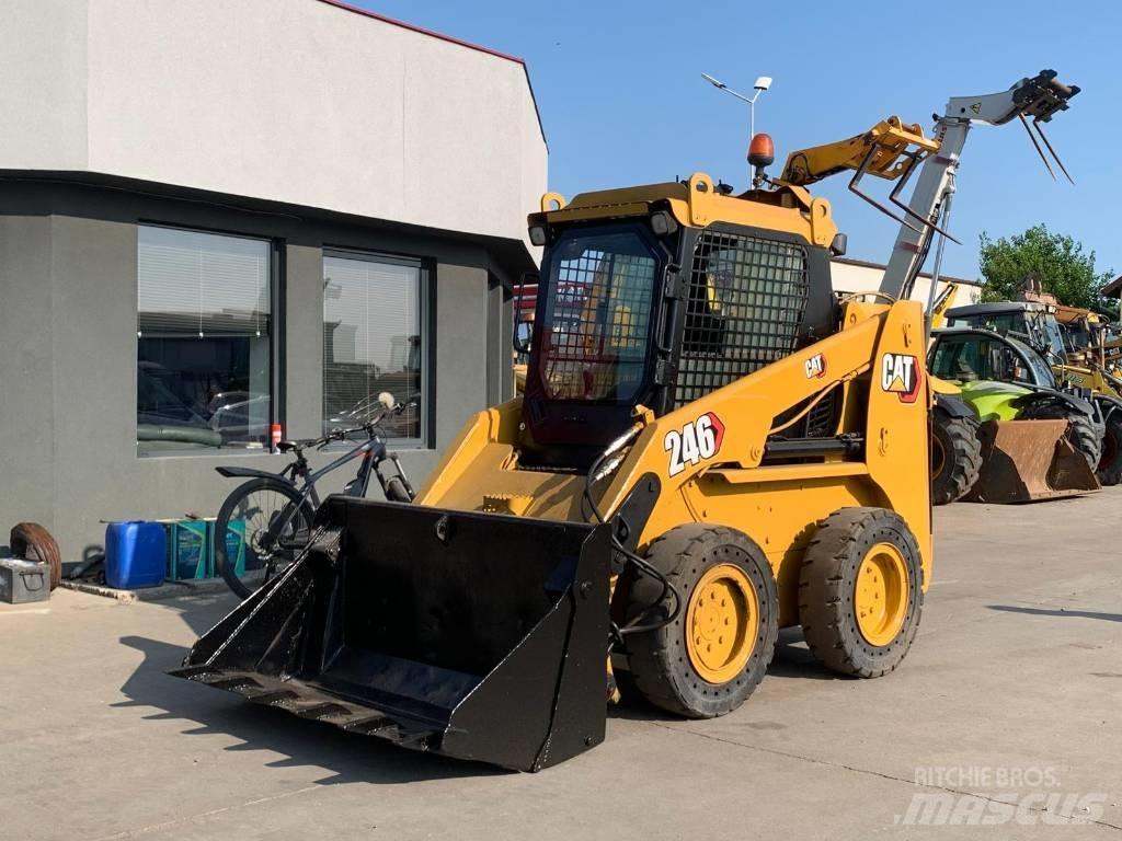 CAT 246 Schrankladers