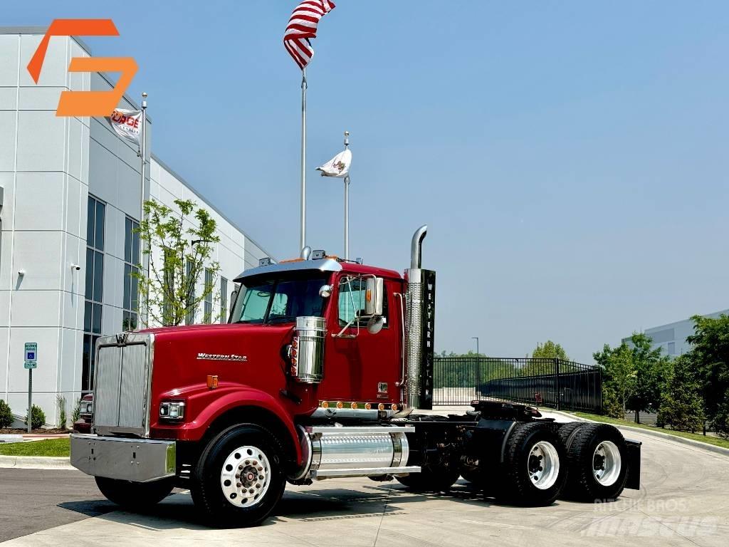 Western Star 4900 SF Trekkers