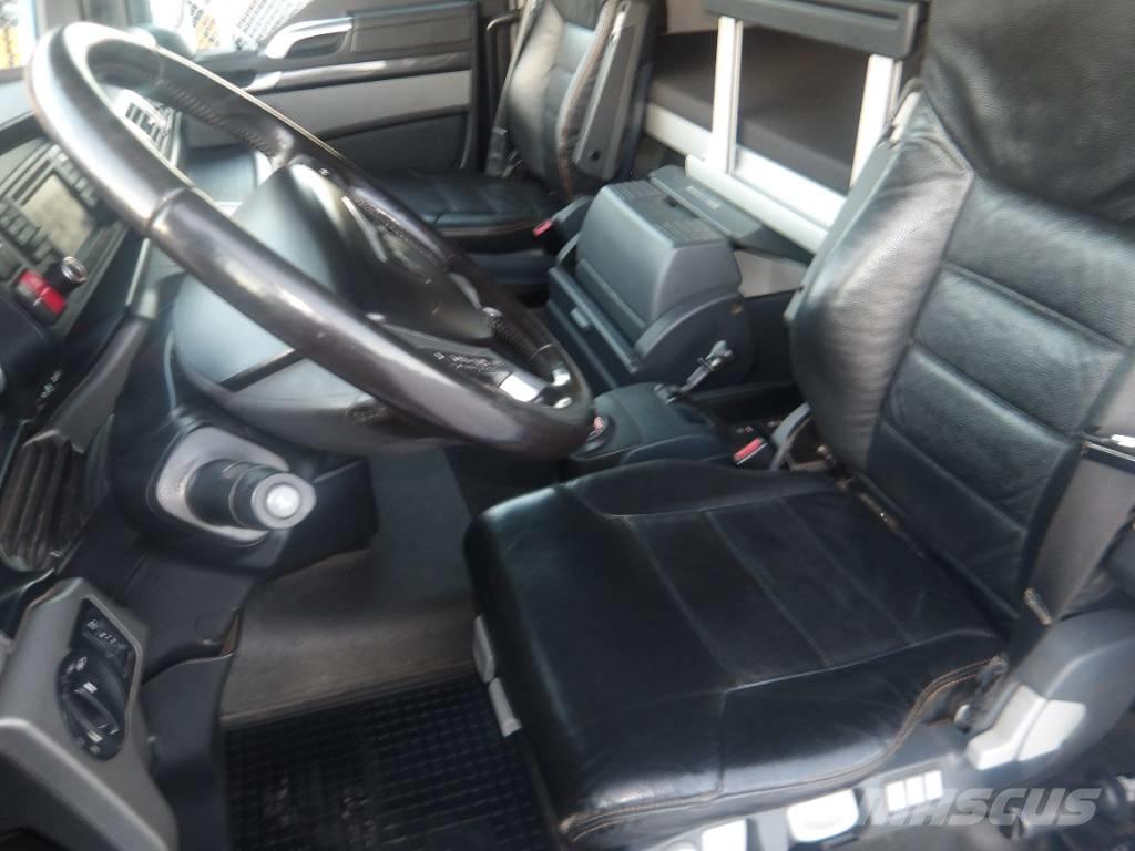 MAN TGX 35.560 8x4 Graantransporter