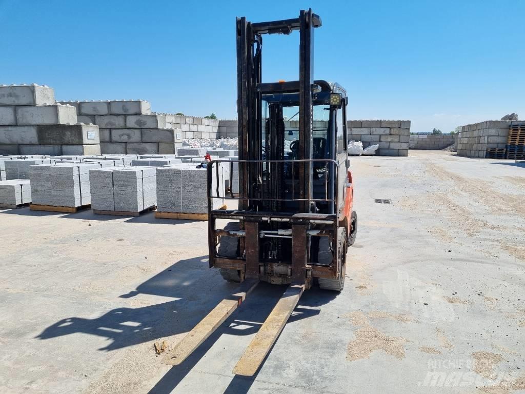 Toyota 02-8 FD F 30 Diesel heftrucks