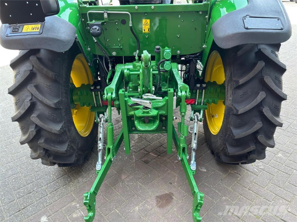 John Deere 5050E Tractoren
