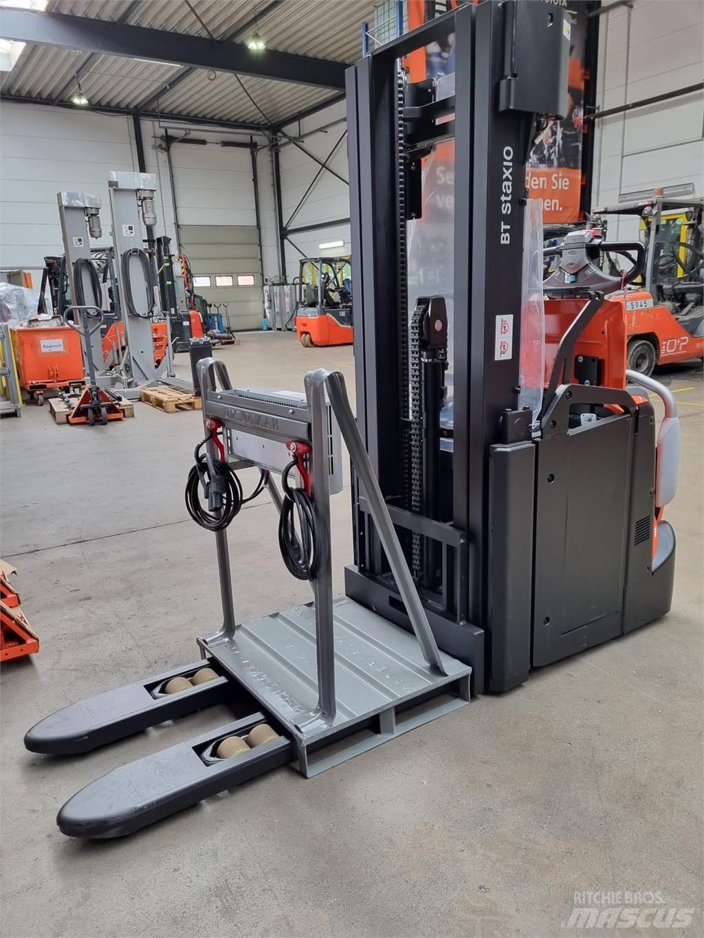 Toyota BT SPE160L Meeloop stapelaar