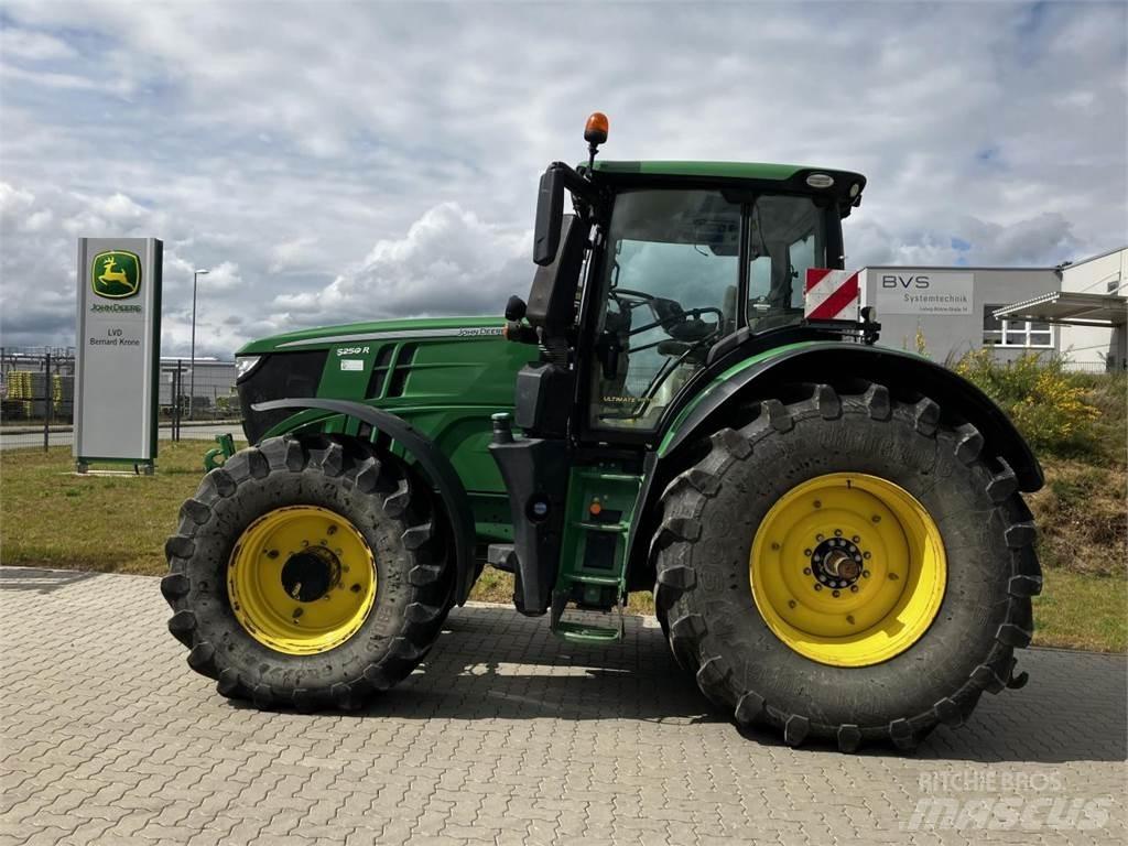John Deere 6250R Tractoren