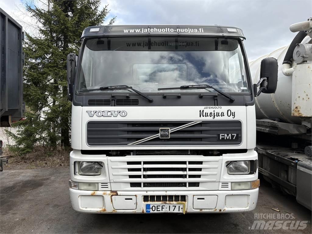 Volvo FM7 Containertrucks met kabelsysteem