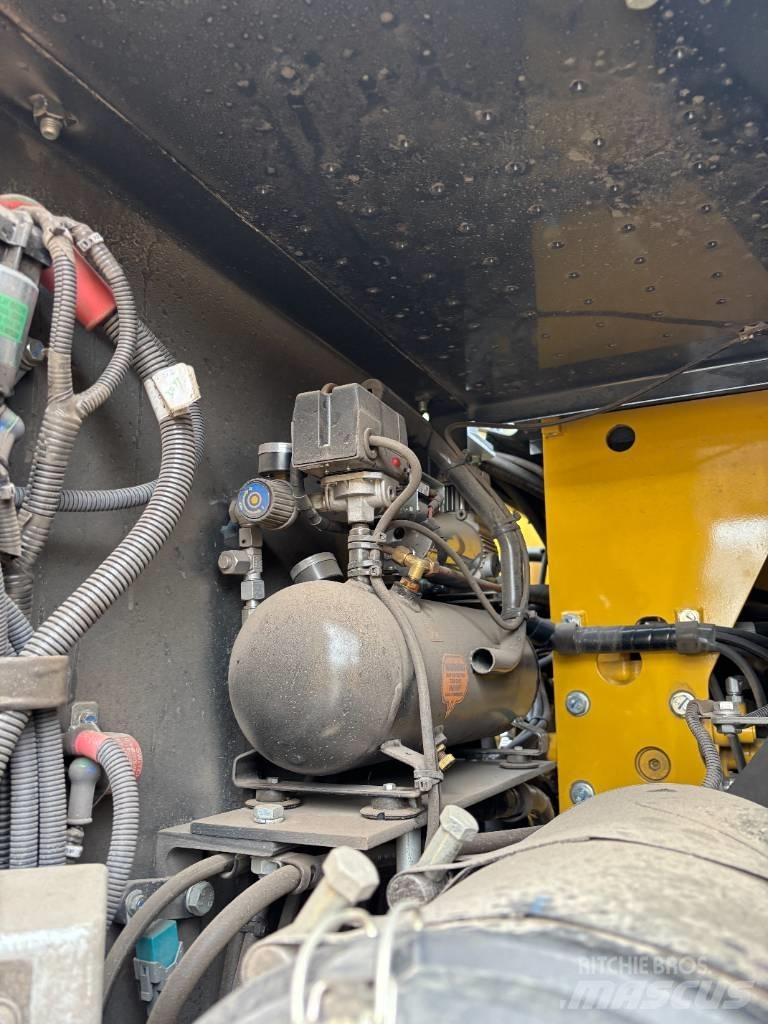 Komatsu PW180-11 Wielgraafmachines