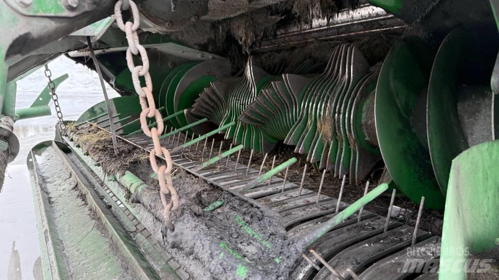 John Deere C 441 R Ronde-balenpersen