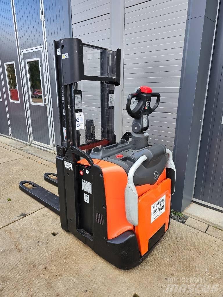 BT SPE 200 D 2500mm Meeloop stapelaar