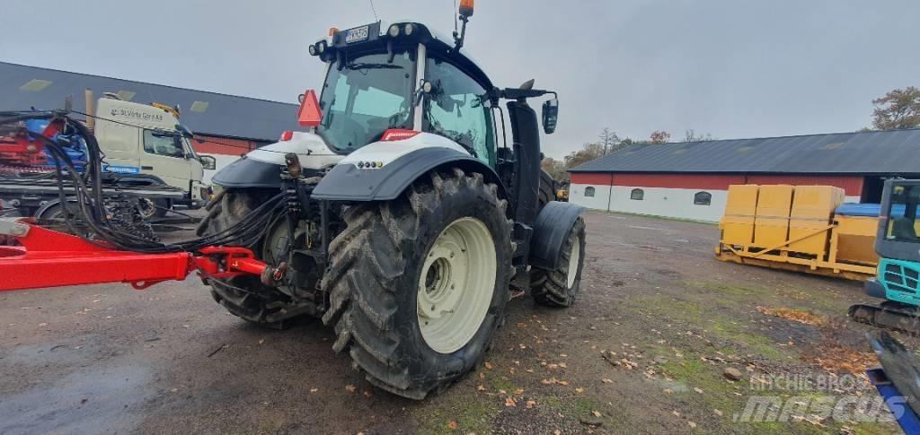 Valtra T 234 Versu Tractoren