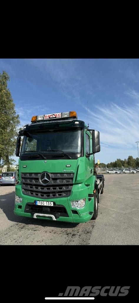 Mercedes-Benz Actros Vrachtwagen met containersysteem