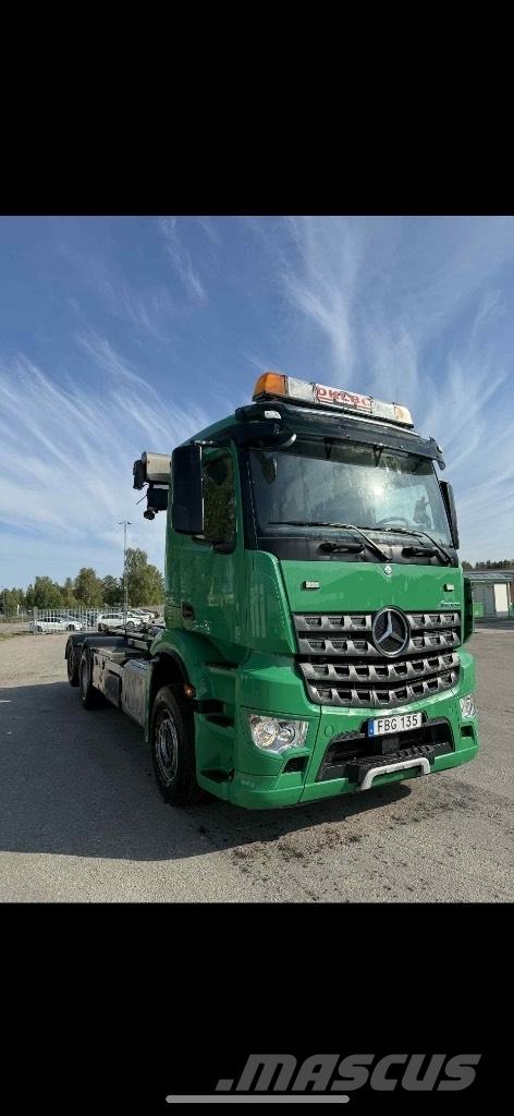 Mercedes-Benz Actros Vrachtwagen met containersysteem