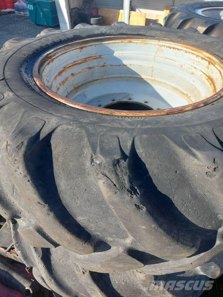 Komatsu 901 Banden, wielen en velgen