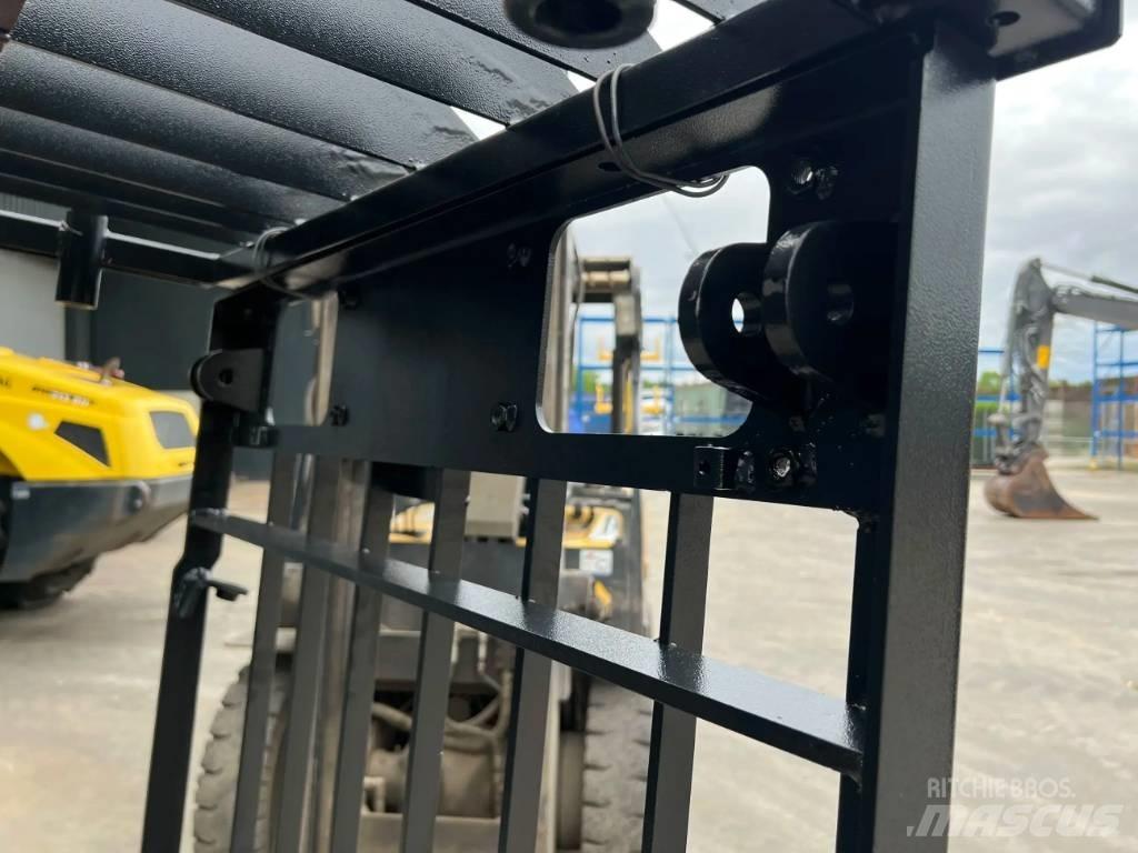 CAT 323D Guard Cabine en interieur