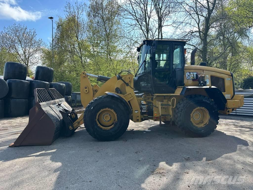 CAT 930M new tires! Wielladers