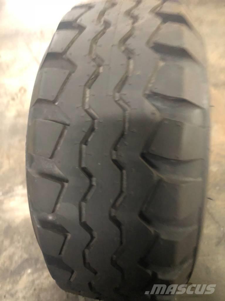  Cheng Shin 18x7-8 Banden, wielen en velgen