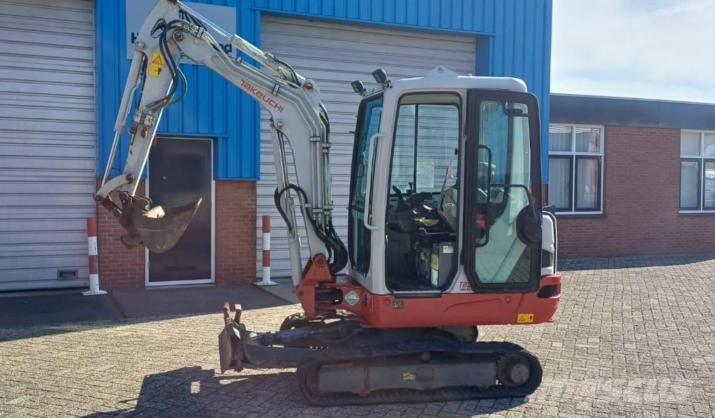 Takeuchi TB 225 Minigraafmachines < 7t