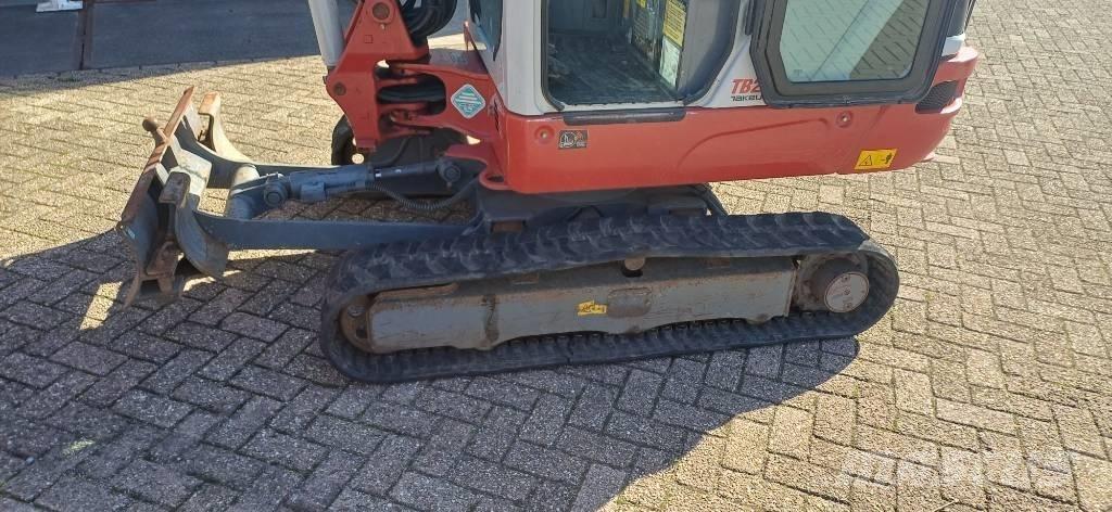 Takeuchi TB 225 Minigraafmachines < 7t