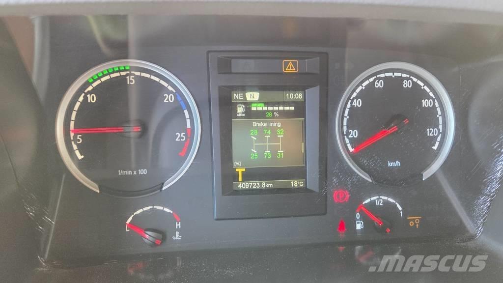 Scania P320 6X2*4 Vrachtwagen met vlakke laadvloer en lier