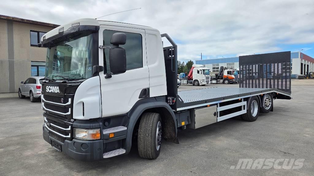 Scania P320 6X2*4 Vrachtwagen met vlakke laadvloer en lier