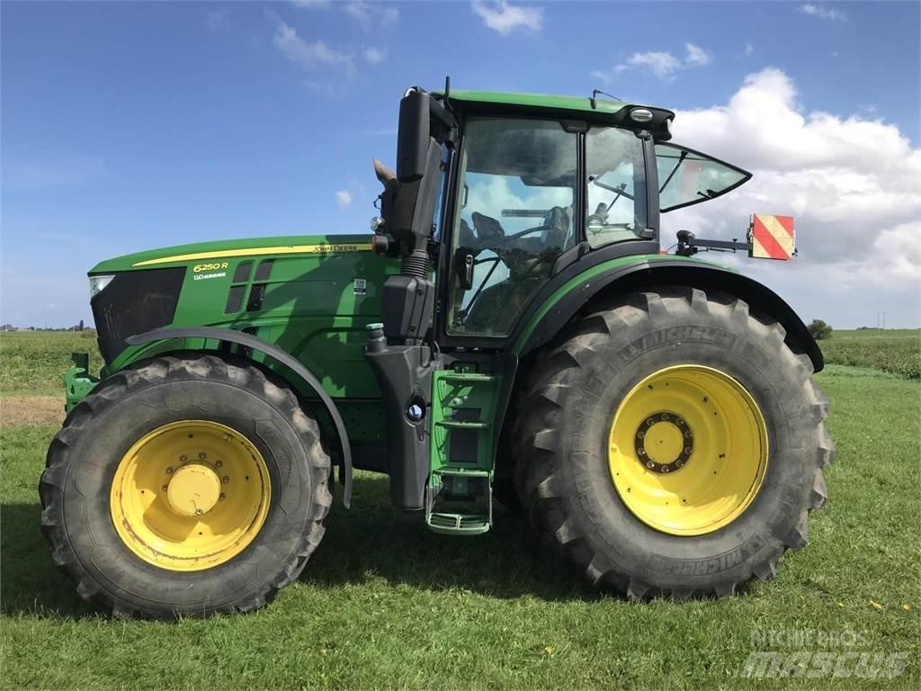 John Deere 6250R Tractoren