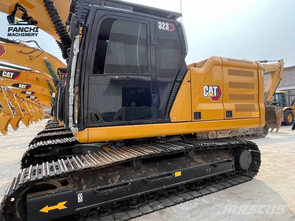 CAT 323 Rupsgraafmachines