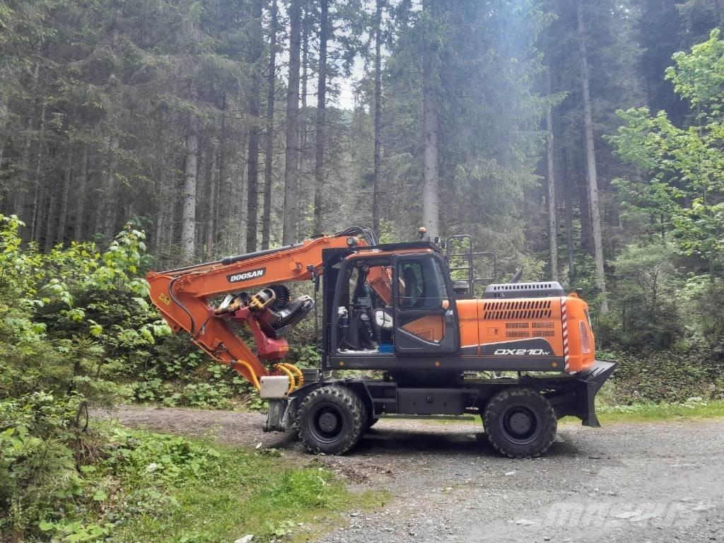Doosan DX 210 W Bosbouw graafmachines